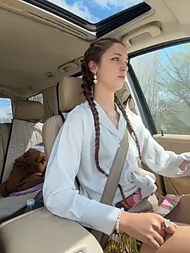 DollyTall online show from April 27, 8:00 am