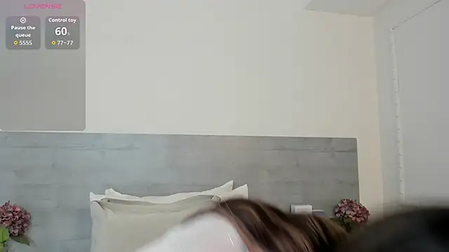 sunnyWhitee online show from April 22, 7:11 pm