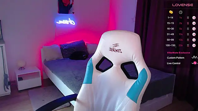 Bunny Butt  online show from March 9, 2:15 am