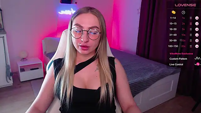 Bunny Butt  online show from March 12, 2:03 am