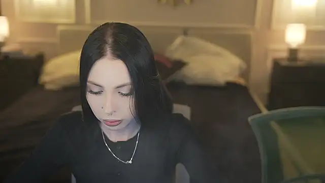 VivianSweet  online show from April 18, 10:40 am