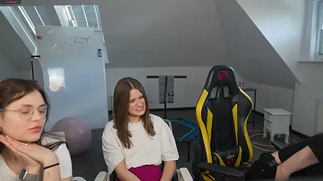 VivianSweet  online show from April 23, 10:44 am