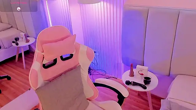 Skyyle  online show from March 12, 1:25 pm