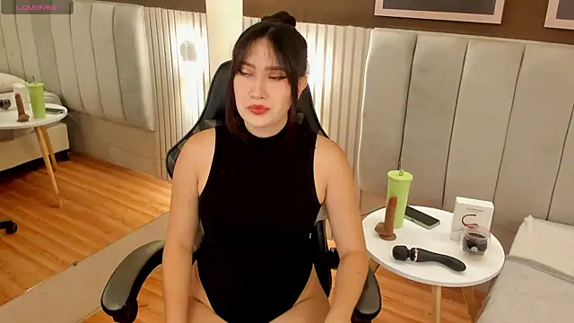 Skyyle  online show from April 23, 12:51 pm