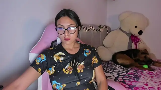 Sarahcutexoxox online show from April 19, 4:12 am