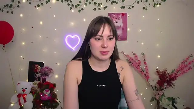 Amanda Bright  online show from April 24, 12:30 pm