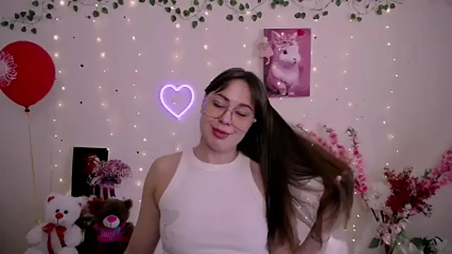 Amanda Bright  online show from April 3, 2:15 pm