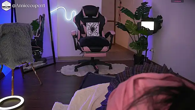 AnnieCouperr online show from April 22, 9:56 pm