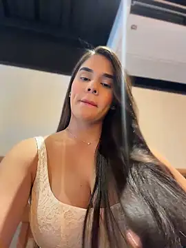 BellaLeclair online show from June 11, 9:00 pm