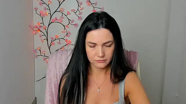 Lune Moon online show from April 23, 5:37 am