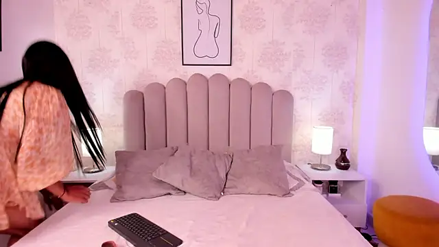 ShaynaHosk online show from September 20, 7:01 pm