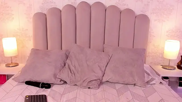 ShaynaHosk online show from September 16, 9:34 pm