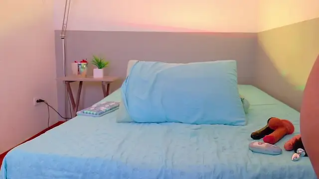 cutepetitee online show from November 24, 8:55 pm