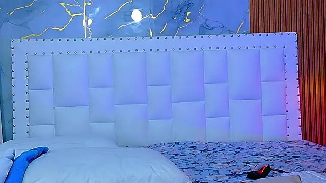 cutepetitee online show from April 22, 7:44 pm