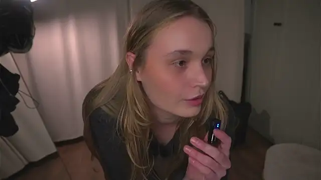 lisa schiele online show from April 19, 8:11 pm