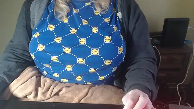 LunoviaXL online show from March 28, 6:51 pm