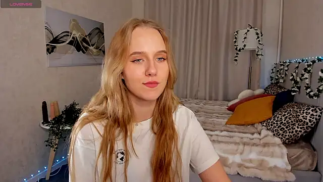 Casey Sweeet online show from April 1, 3:31 pm