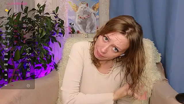 Snapshot of evashiny_ chatting on October 14, 2:03 am evashiny online show from October 14, 2:03 am