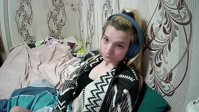 AlissaClark online show from May 6, 8:46 pm