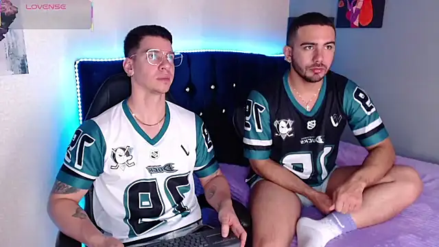 adamhairy online show from April 25, 2:25 am