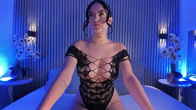 SOPHICOLLINS online show from June 7, 11:06 am