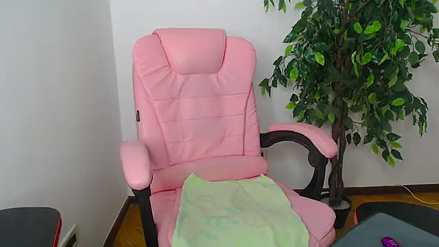 Erika bestboobs online show from November 4, 9:31 pm