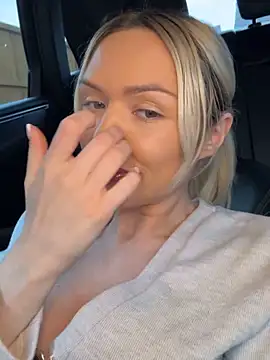 lolableux online show from March 24, 5:07 pm