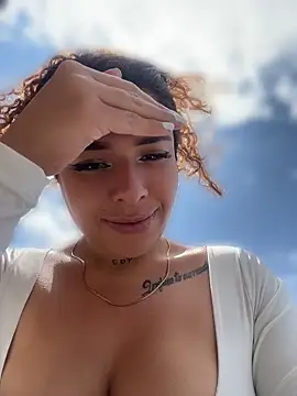 haally-mll online show from April 24, 6:33 pm