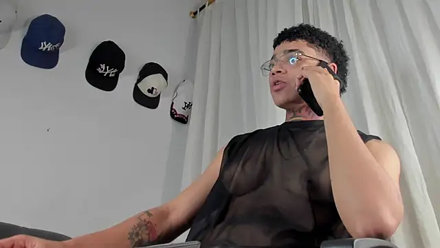 Snapshot of santi_xximo chatting on September 24, 12:09 am santi xximo online show from September 24, 12:09 am