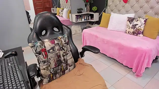 kris milff online show from November 27, 9:17 pm