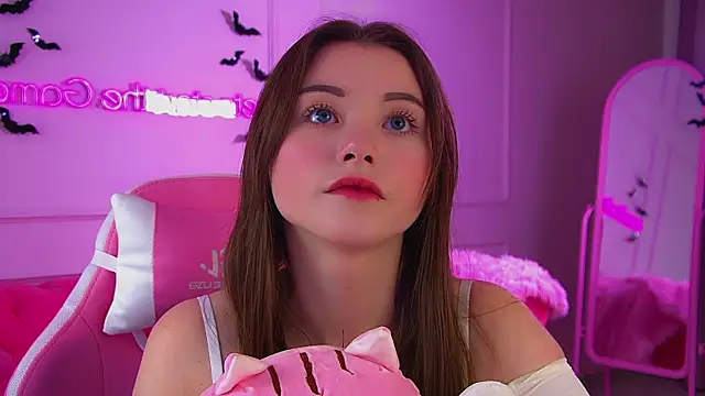 KeiraAsti online show from November 4, 7:30 pm