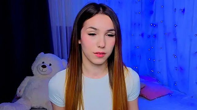Snapshot of -CindyLou chatting on September 18, 8:40 pm -CindyLou online show from September 18, 8:40 pm