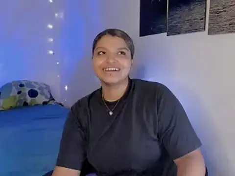 chloe kisses online show from April 27, 11:29 am