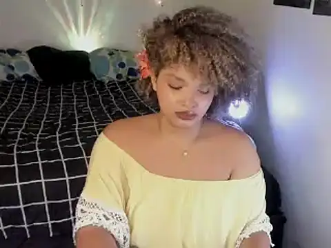 chloe kisses online show from April 20, 11:46 am