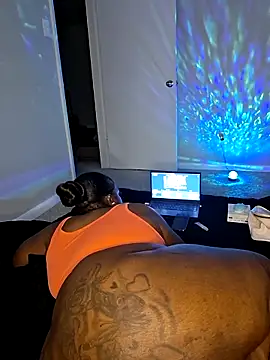 Thickkemzz41 online show from September 16, 12:18 am