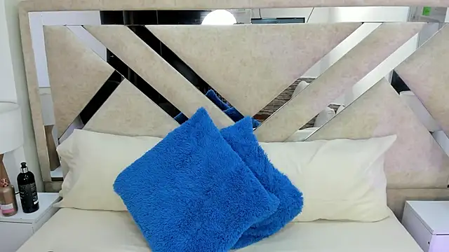 ximena vasquez8 online show from January 9, 3:00 am