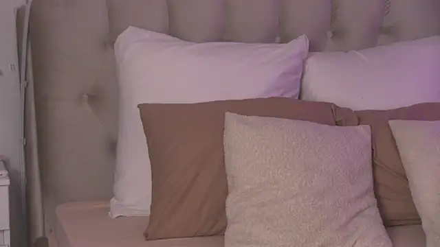 miamunn online show from April 15, 8:53 pm