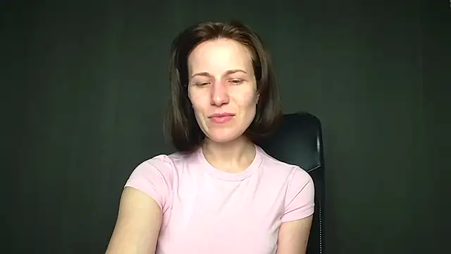 Kelly Kisss online show from April 28, 8:07 am