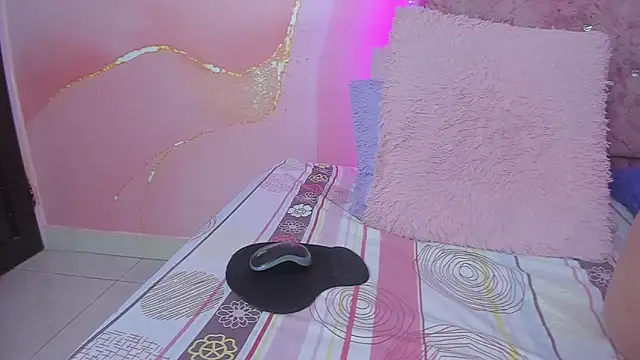 violet taylor  online show from October 19, 3:19 am