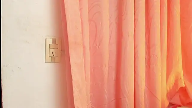 Alanaloiiss  online show from April 25, 10:29 pm