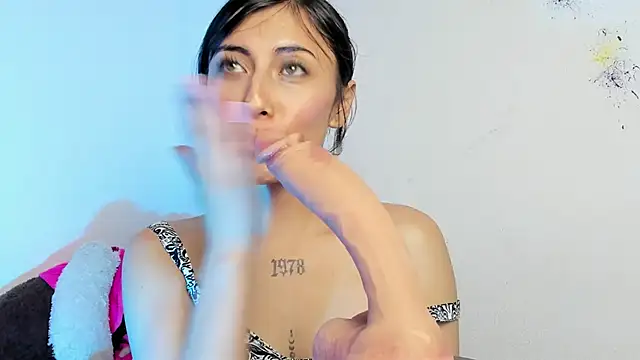 Alanaloiiss  online show from September 12, 12:11 am