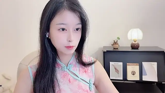 Snapshot of Onechestnut chatting on October 16, 6:16 am Onechestnut online show from October 16, 6:16 am