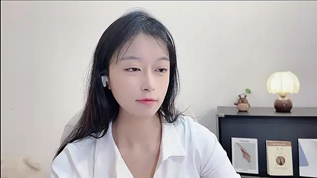 Snapshot of Onechestnut chatting on October 17, 6:27 am Onechestnut online show from October 17, 6:27 am