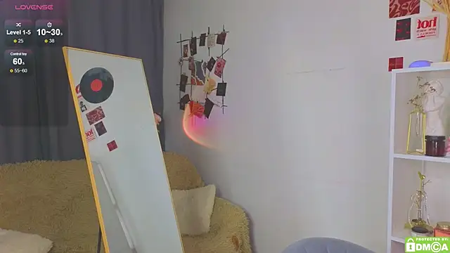 JoyceJones online show from October 3, 9:53 pm