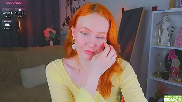 JoyceJones online show from November 28, 9:29 pm