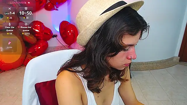 Snapshot of miascarlet_16 chatting on October 4, 2:11 pm miascarlet 16 online show from October 4, 2:11 pm