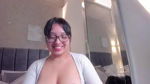 Lunaa bellaa online show from April 27, 7:55 pm