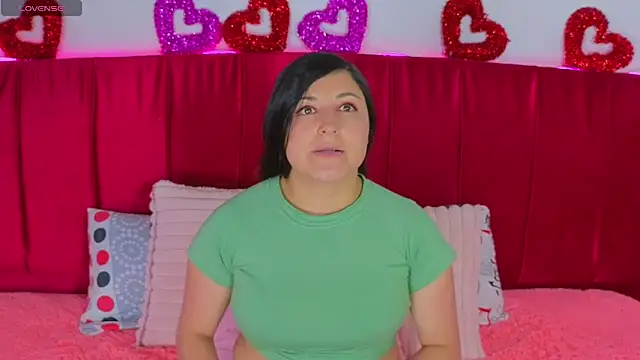 cuteeimy online show from April 21, 7:10 pm