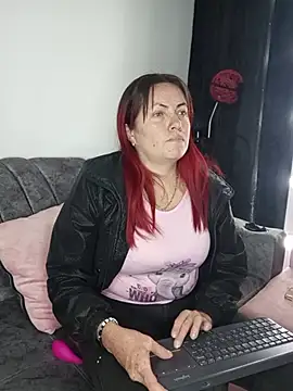 Snapshot of carolinhe_ chatting on October 14, 7:49 pm carolinhe online show from October 14, 7:49 pm