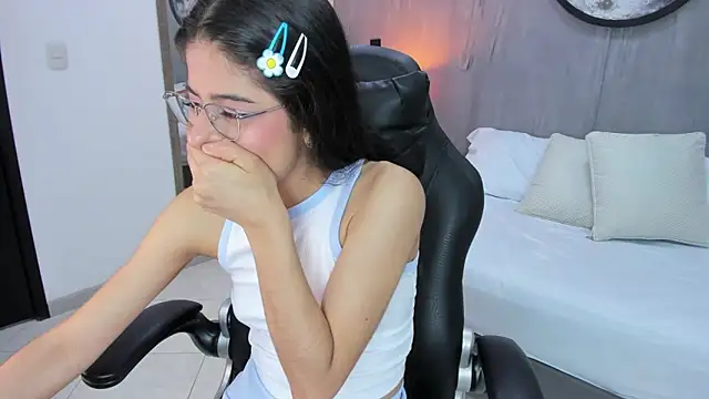 carlina 15 online show from April 16, 7:24 pm